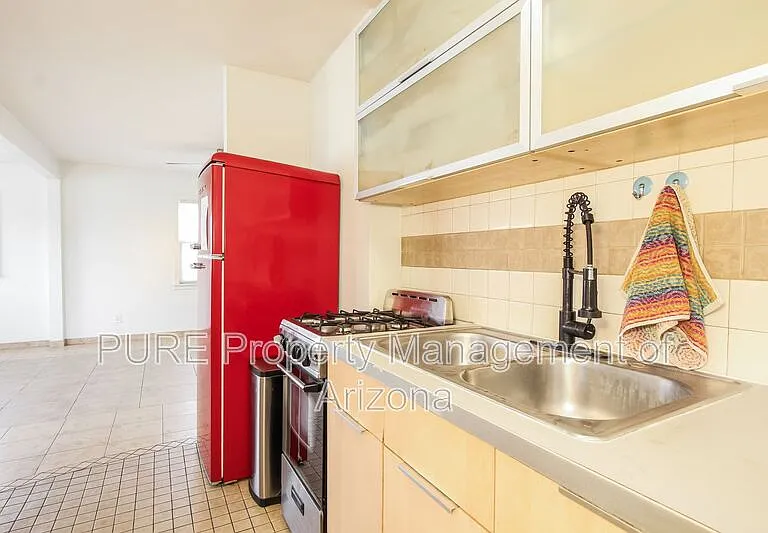 912 E Montebello Ave #BACK — Photo 6