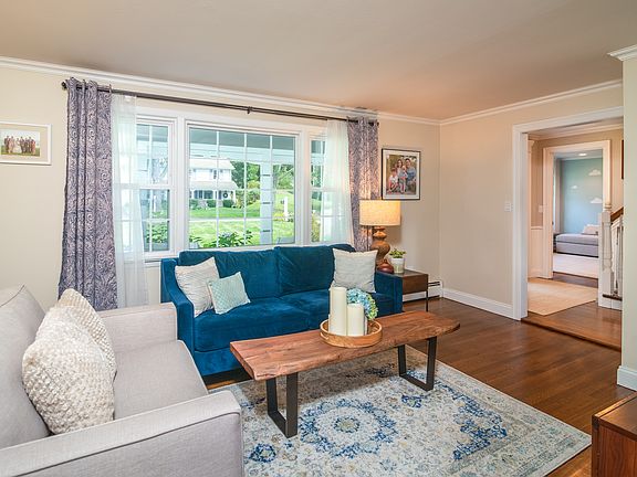 196 Woodridge Drive South