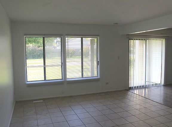 3rd image of 1316 Kingsbury Dr Unit 2