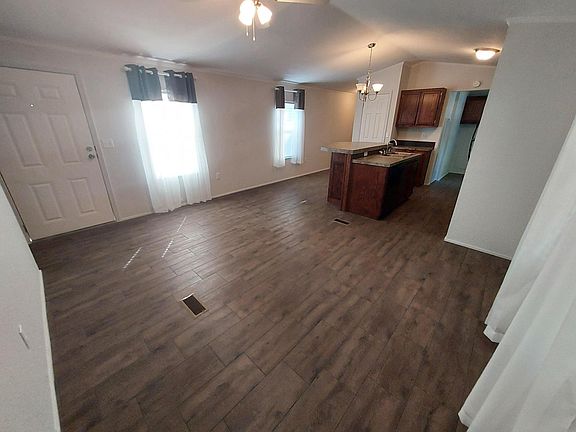 5th image of 222 Jacqueline St