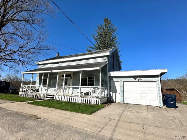 7392 West St, Poland, NY 13431