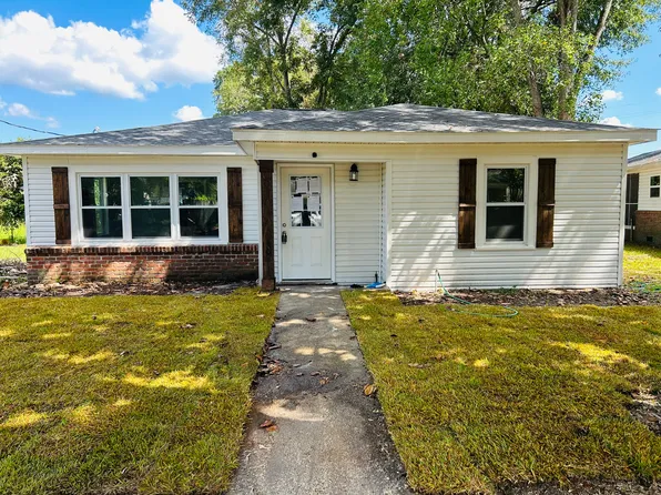 18 Chickasaw Cir, Chickasaw, AL 36611