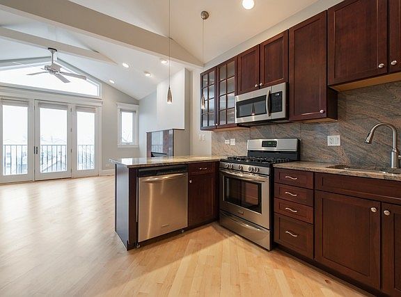 3rd image of 1912 W Armitage Ave Unit 3