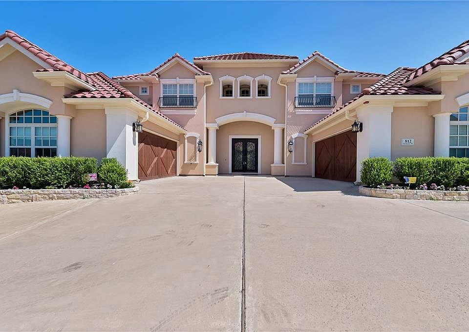 1st image of 812 Helmsley Pl