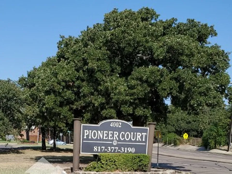 $500.00 of Move In SPECIAL - Updated Townhouse Available Now