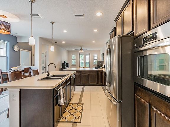 3rd image of 6802 Muncaster Ct
