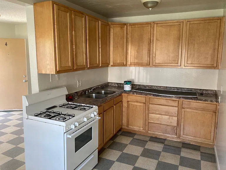 1145 S Poplar St — Photo 9