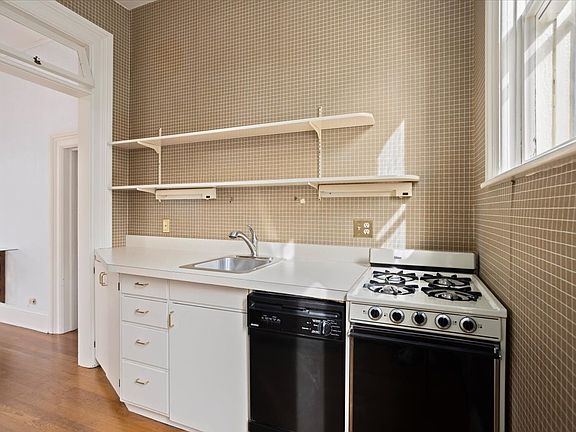 5th image of 246 Prospect Ave NE Unit 2