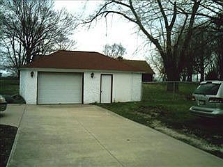3rd image of 1170 Lake Rd