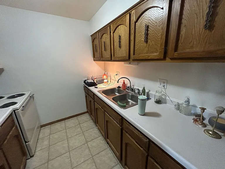 2300 Woodrow Ct — Photo 5