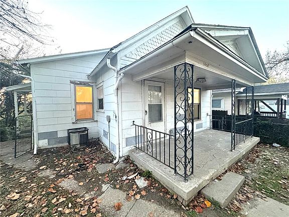 3rd image of 1408 Oakley Ave