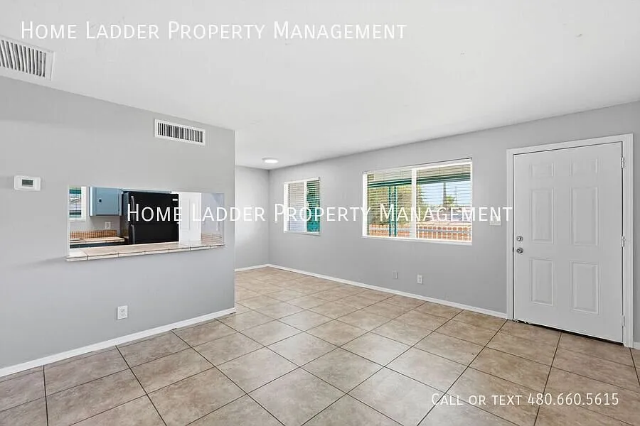 Move In Special - Freshly Painted 1-Bedroom Apartment with Private Yard, Storage & Covered Parking — Photo 1