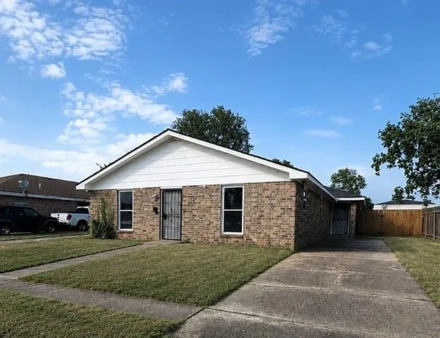 1247 Angus Dr