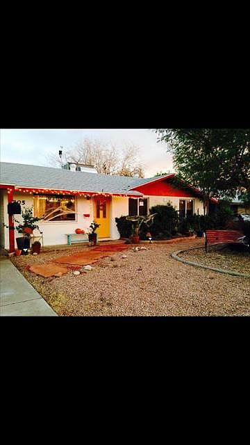 1st image of 805 W 17th Pl