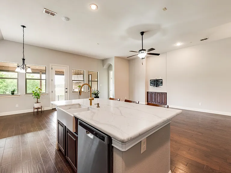 2112 Benjamin Creek Dr — Photo 24