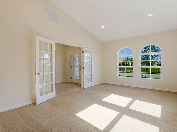 3rd image of 1719 Berkshire Cir