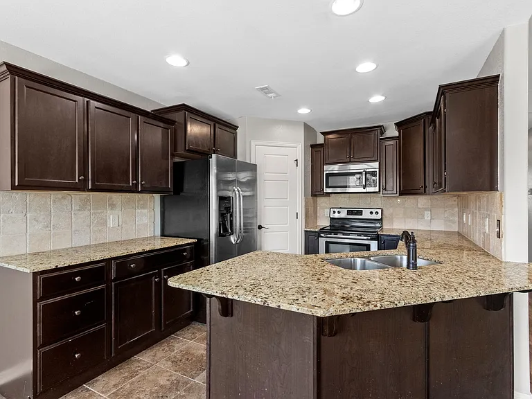1166 S Blue Willow Ave — Photo 9