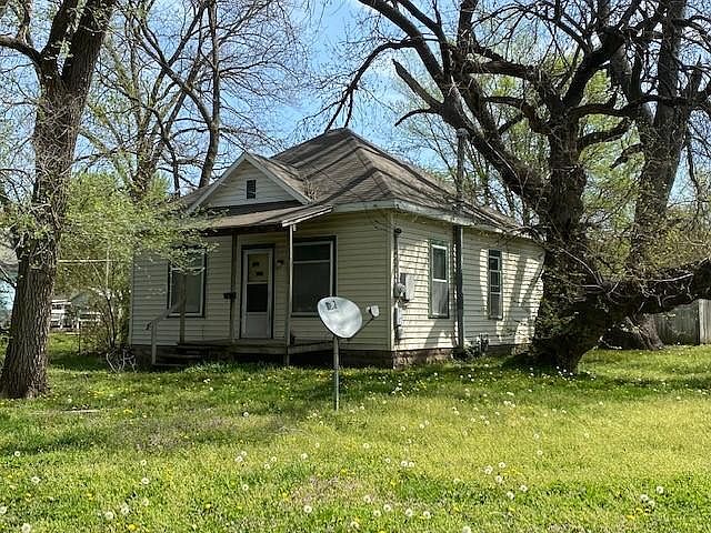 2nd image of 1022 N Adams St