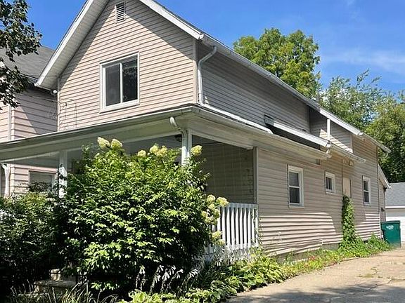 2nd image of 800 W Lapeer St