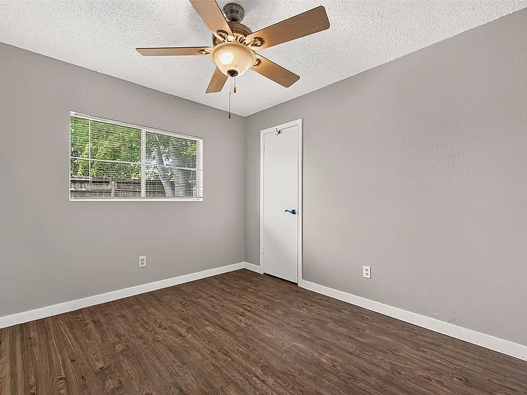 10814 Parkland Woods Dr — Photo 23