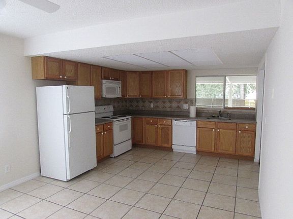 4th image of 8 Farragut Dr