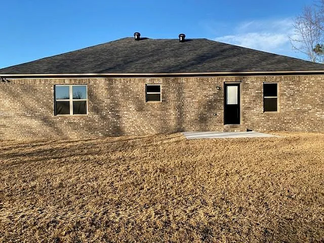 4 bed, 1660 sqft, $1,700 — Photo 2