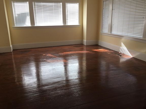 3rd image of 1394 Yosemite Ave