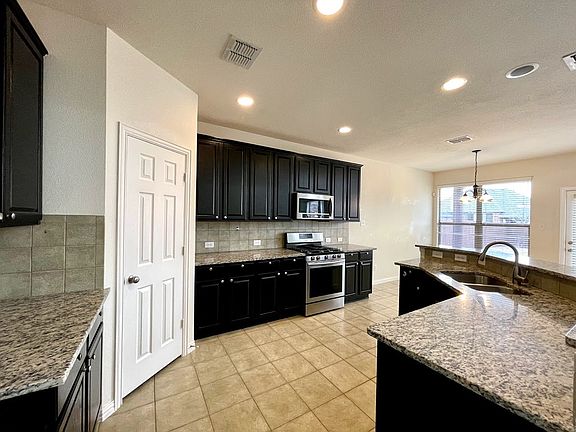 4th image of 6305 Flagstone Dr