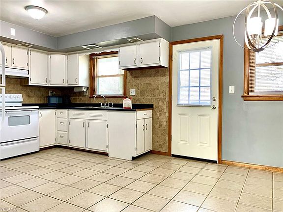 2nd image of 146 Centervale Ave