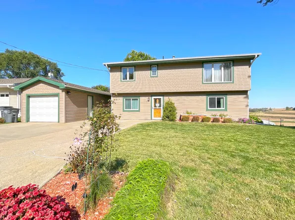 21 Countryside Dr, Treynor, IA 51575