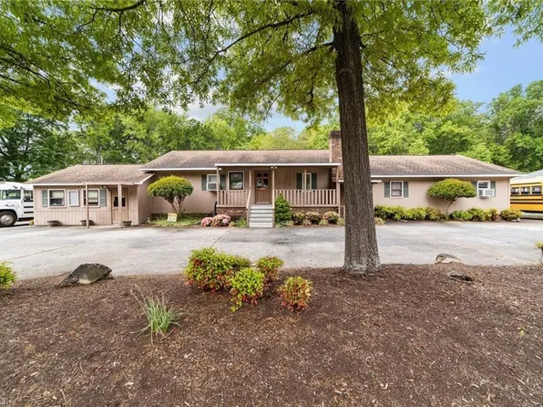 1501 Upland Dr, Greensboro, NC 27405