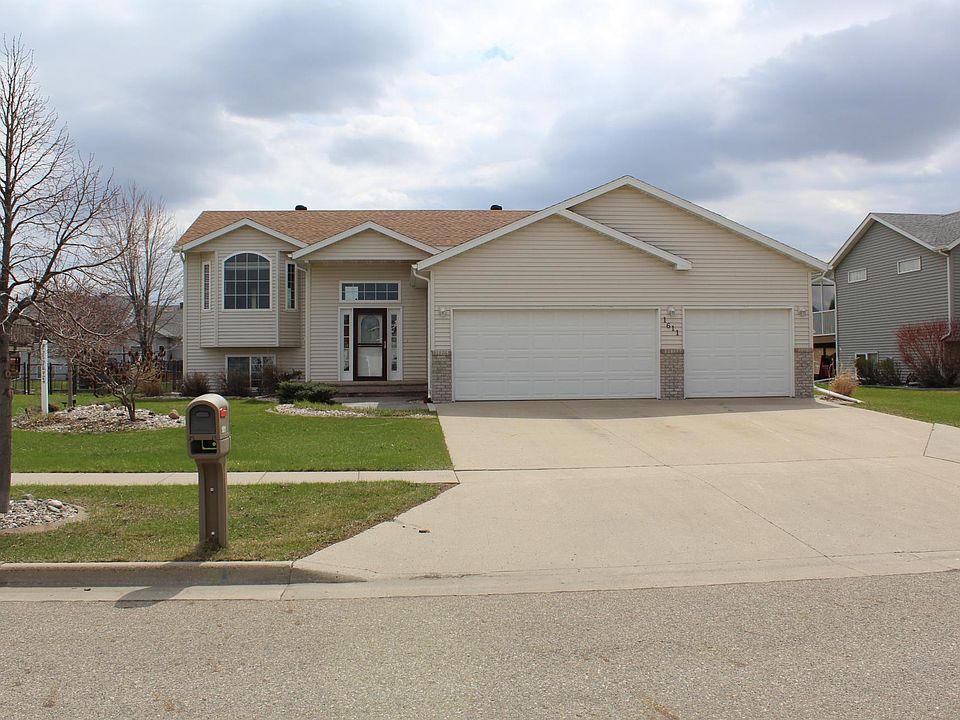 1st image of 1611 Oakwood Dr