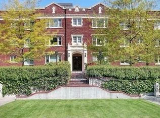 100 W Highland Dr APT 204, Seattle, WA 98119