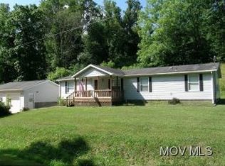 1613 Congress Rd, Belpre, OH 45714