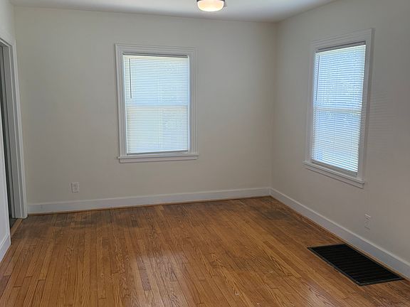3rd image of 944 Highland Park Dr