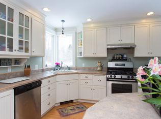 23 Hobbs Rd, North Hampton, NH 03862