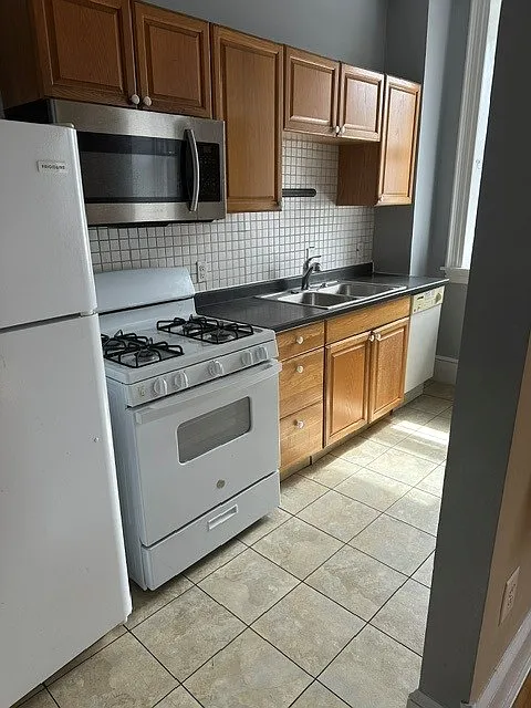 4367 Cresson St — Photo 1