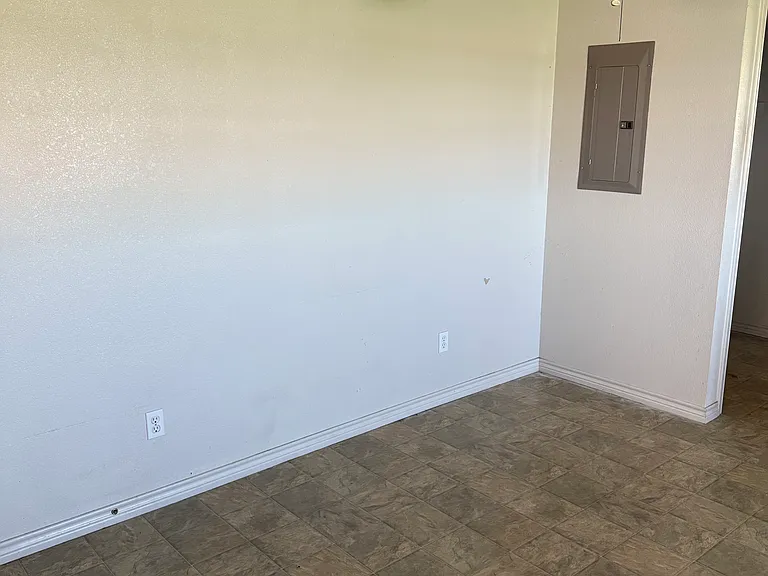 378 S Memorial St #402 — Photo 3