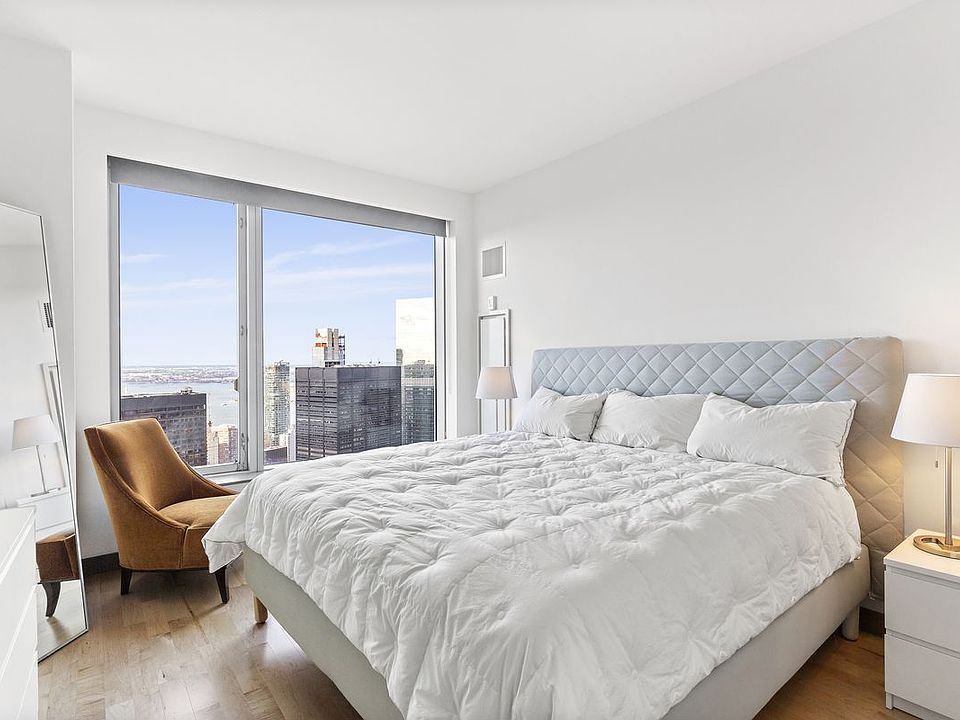 1st image of 8 Spruce St APT 71M