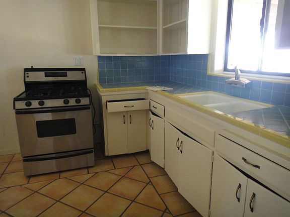 4th image of 2701 E Beverly Dr