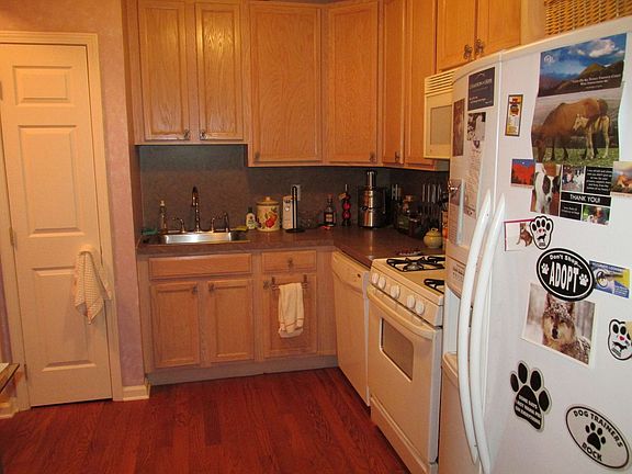 3rd image of 472 Hartford Dr