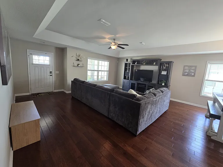 304 Jasmine Cir — Photo 6