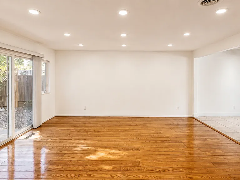 1594 Morgan Ln #A — Photo 10