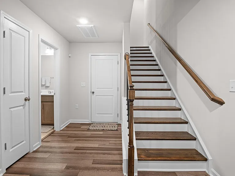 728 Cormiche Ln — Photo 2
