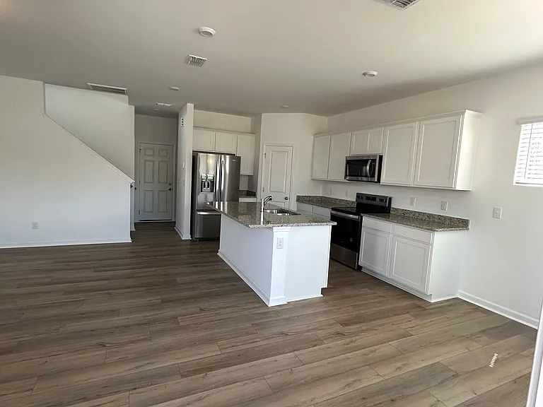 502 Amhurst St SW — Photo 5