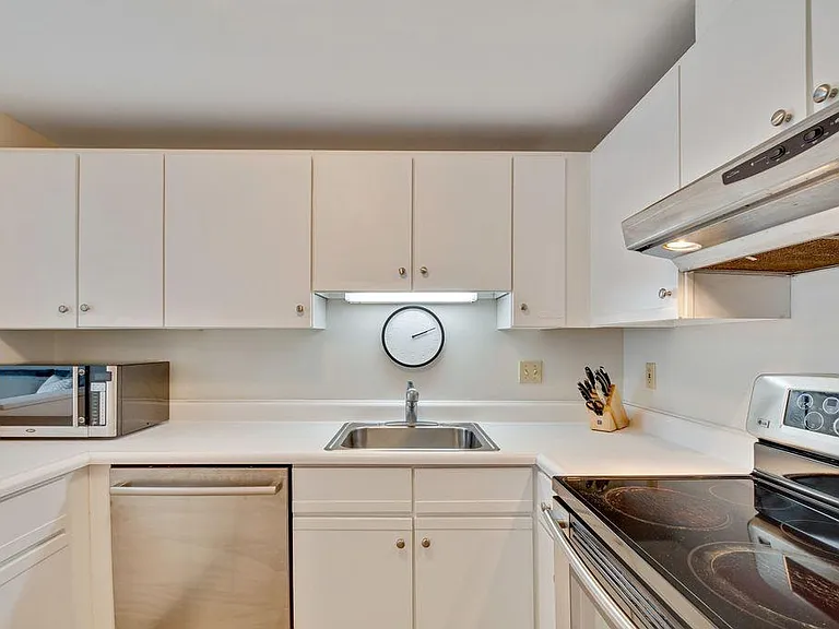 1 Watermill Pl #518 — Photo 15