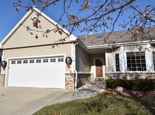 2458 Stoney Ln, Grafton, WI