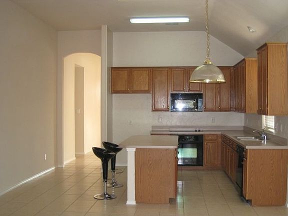 4th image of 2625 Zoeller Dr