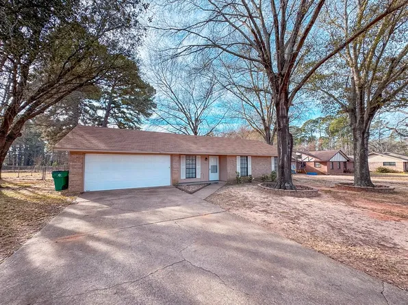 204 Clover Ln, Palestine, TX 75803