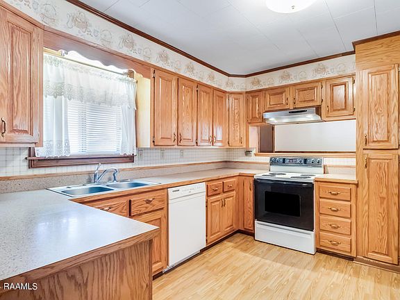 5th image of 120 Margaret Pl